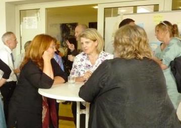 Pausendiskussion beim Leseforum Niedersachsen