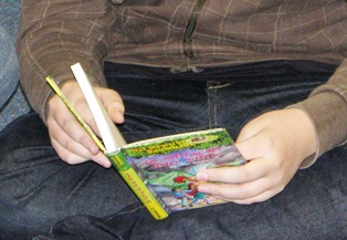 Sch�ler beim Lesen